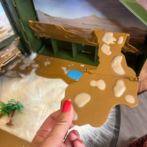 Micro Kingdom Green Dinosaur Carry Storage Case Toys Playcase - Picture 9 of 14